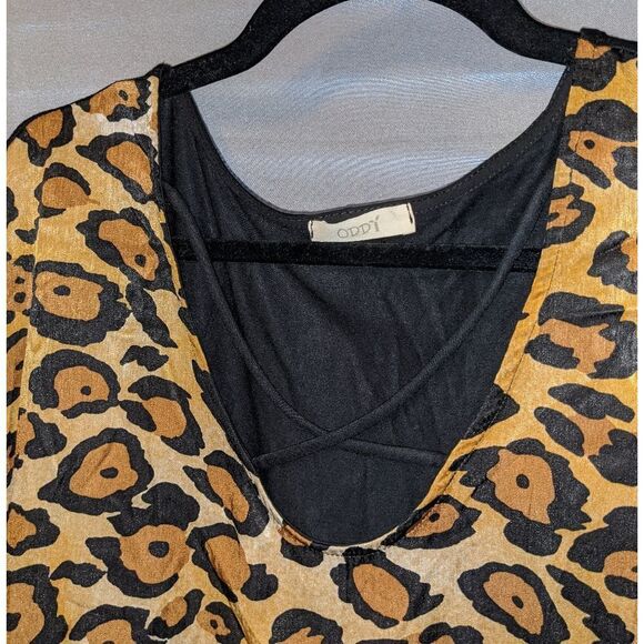 Cheetah and black blouse - Picture 2 of 6